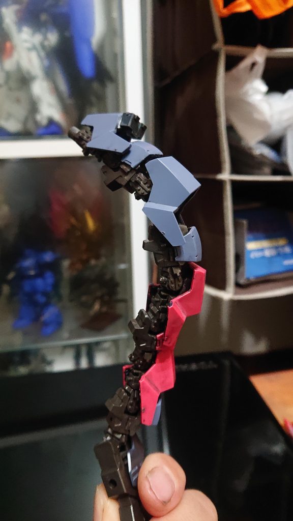 ギガシードラモンのメタルでも柔軟なボディをどう表現したものかと悩みましたが、ヘキサギアのロードインパルスのしっぽにグレイズのパーツを被せたらけっこう良い感じに👍️
