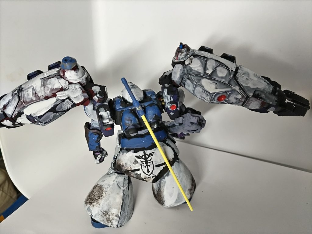 シールド・オブ・ジオンの紋章から、首都防衛大隊の生き残りであることがわかります。そして、退色表現に挑戦してみたのですが……意気込みだけかってください。