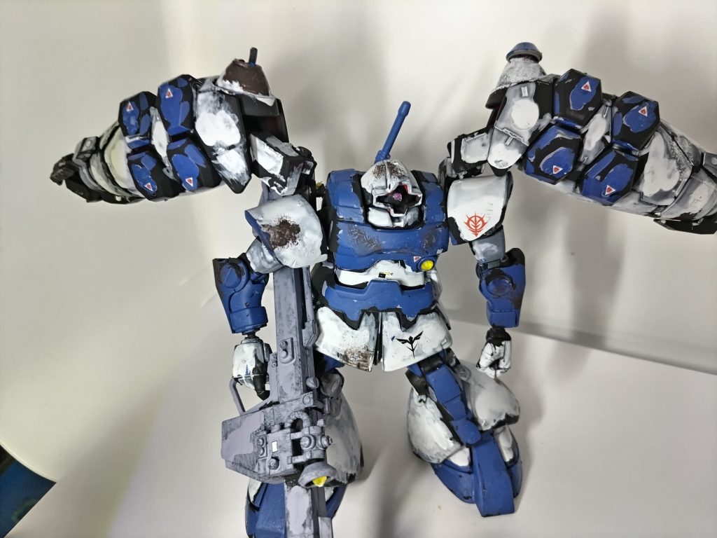 エアリアル改に味をしめて、今度は単体でもボリュームのあるリックドムにGP羅刹天のバインダーをつけました！今度は結構ポーズ変えても自立します（足首に重りを仕込みました）