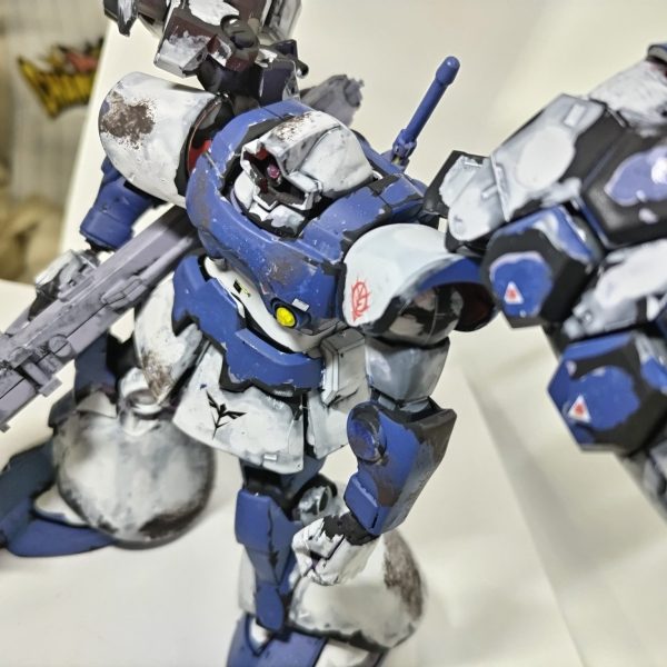 ジオン残党のドム