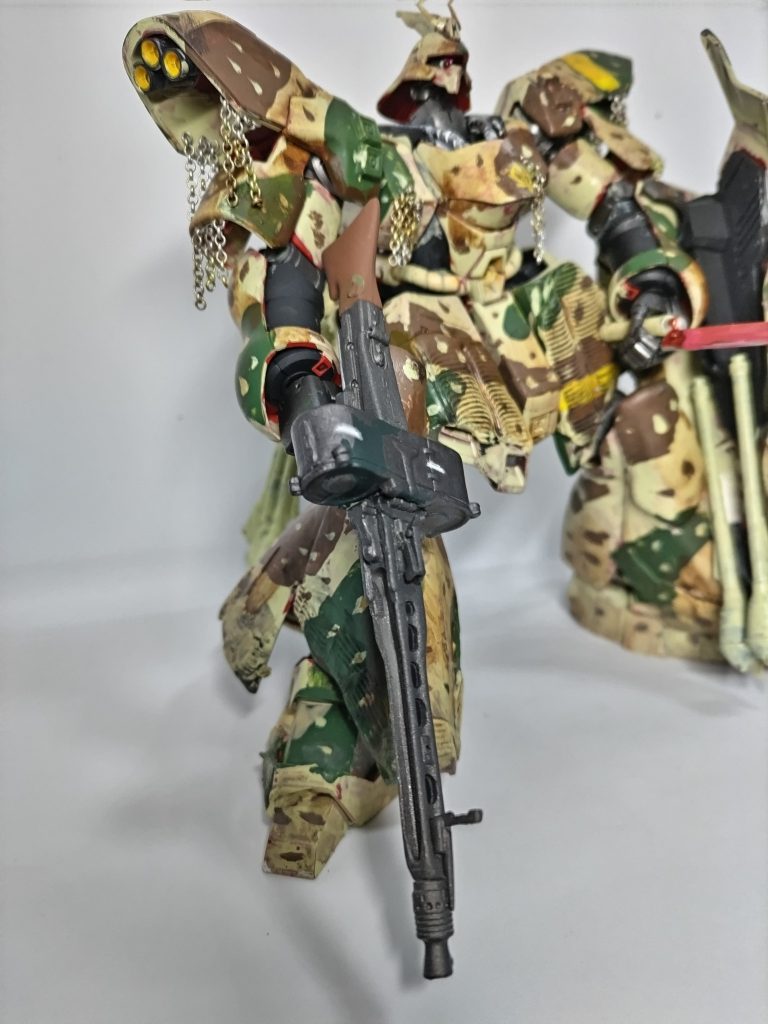 ツィメリットコーティングは、先人の知恵に習って、エポパテを押しつけたあと、Mr.カラーの蓋で。