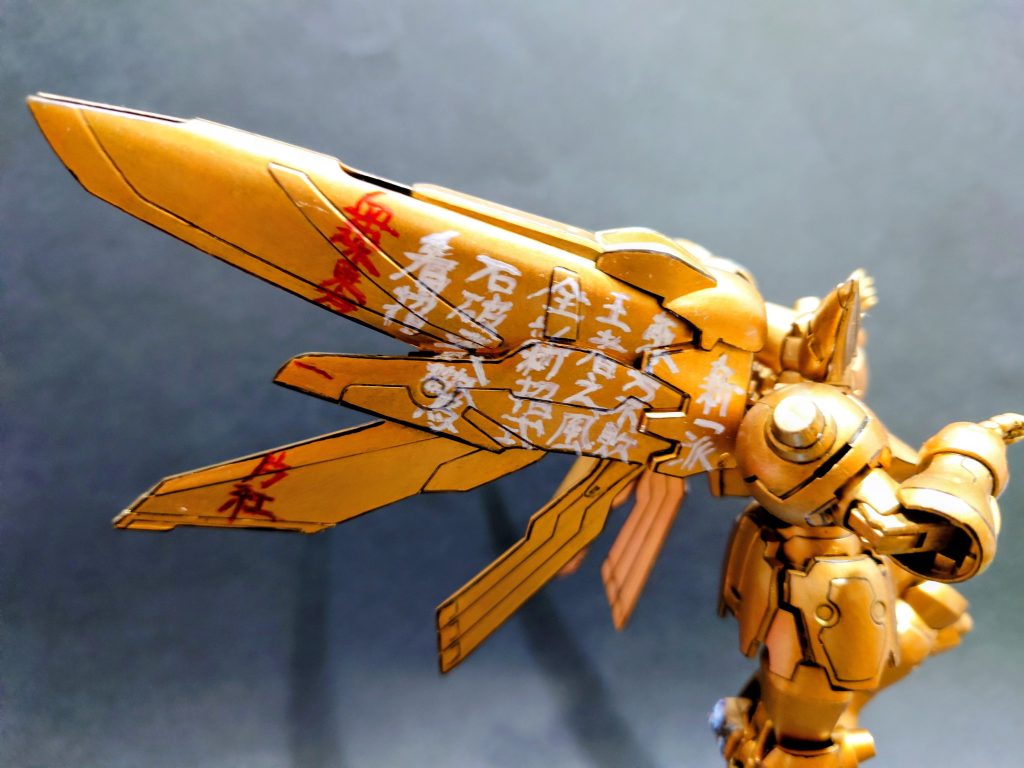 反対側のウイング部分には、例の文字を手書きしました🖌️