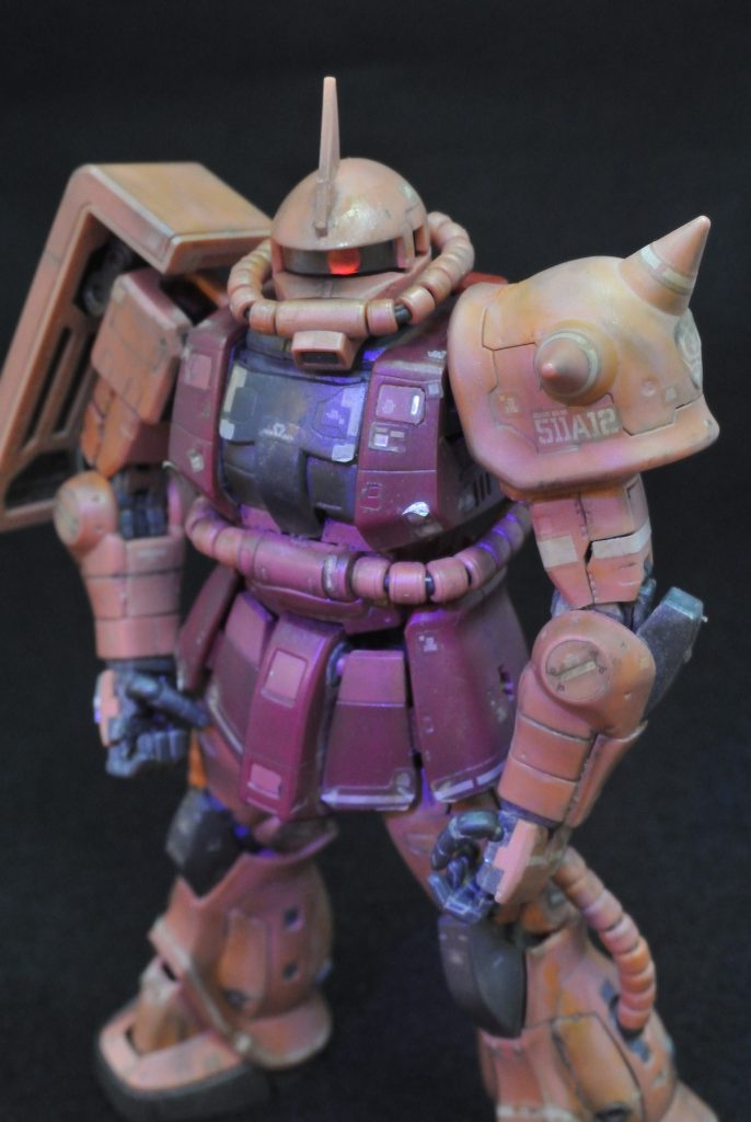 ブラックライトでモノアイ発光