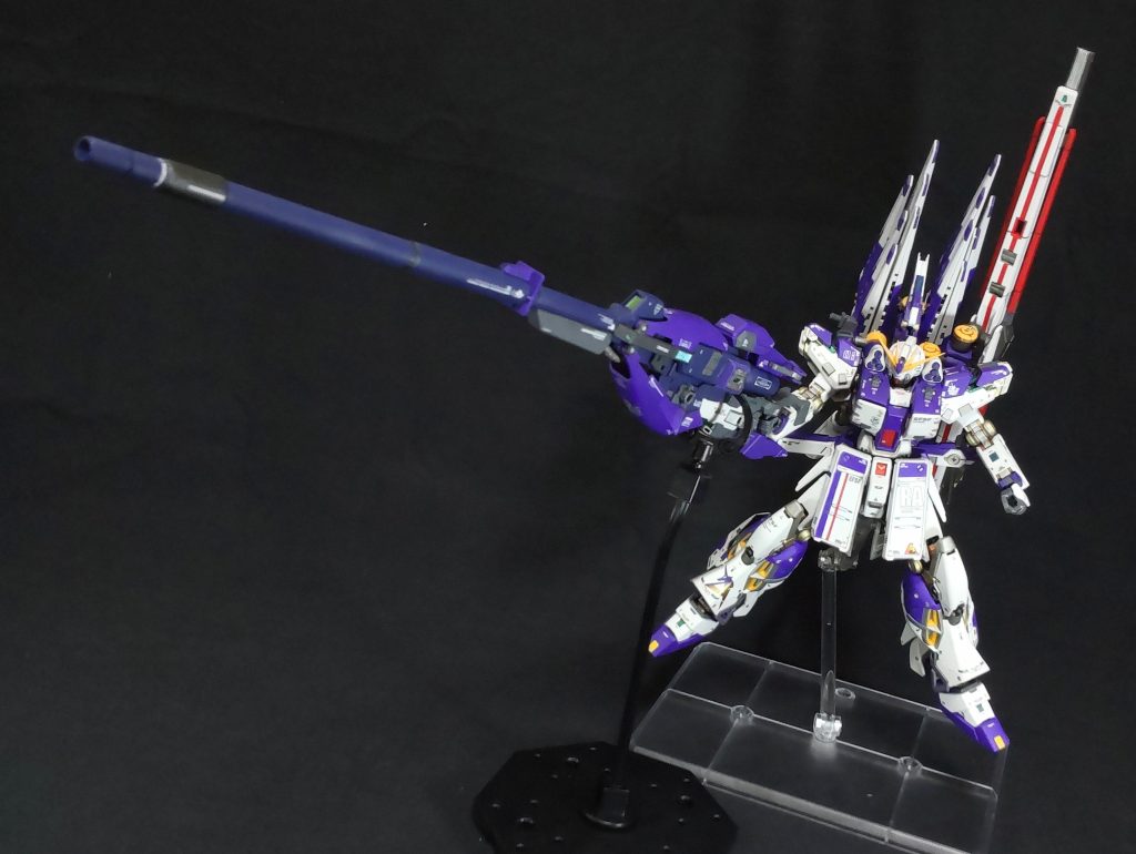 狙撃形態。腕部に固定し、グリップを握って精密射撃、アクシズの核ノズルを狙撃😁。