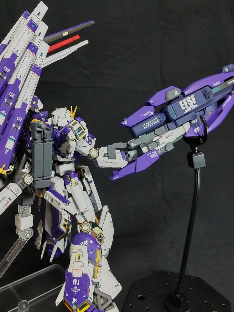 ランチャー基部がGNソードIIIなので腕部に固定出来ます。狙撃するなら銃身の固定は必要、これで狙撃精度が上がります😁。