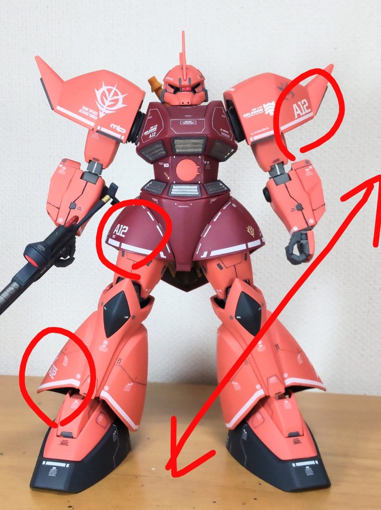 こんな感じに「A12」を貼っています。他の作品も複数貼る場合は、対角に貼るを意識しています。