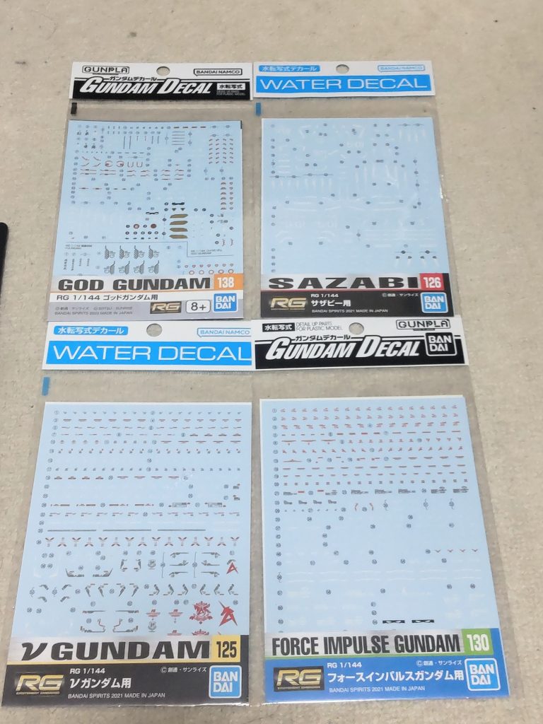 1/144ならRG。でもどれも正直手に入りにくいですよね😰。私は売場で見つければ2枚ぐらい確保、ネットでまとめ売りとかで定価ぐらいであれば考えてます。ネットで並行品とか海外製とかは大概が海賊版となりますのでご注意を、ただ、新規の方や復帰組の方は正直わからないと思います、正直、私も知らずに使いました😓。B社には、デカールの再販も頑張って欲しいですね、出来ればキットの再販と同じタイミングで、なんとか本体買えたのにデカールが無いは寂しいです😄。