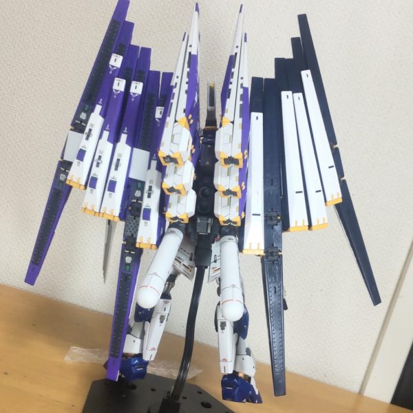 ファンネル制作中に次のファンネルがくる😁。自転者操業😁。自分史上最安値で手に入れました😁。とりあえずトリプル・フィン・ファンネル仕様にしてみた。これは、やり過ぎ感がハンパない😅。 （2枚目）