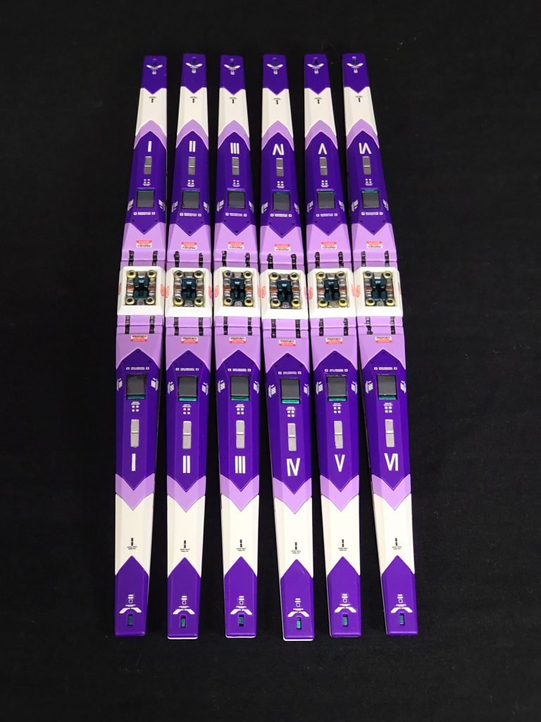 フィン・ファンネル、今回のナンバーリングはギリシャ数字😆。ちなみにファンネル1機に20枚貼っているので合計120枚😄、こんなコトばっかりしてたら色んな人から変態と言われるようになりました😁。