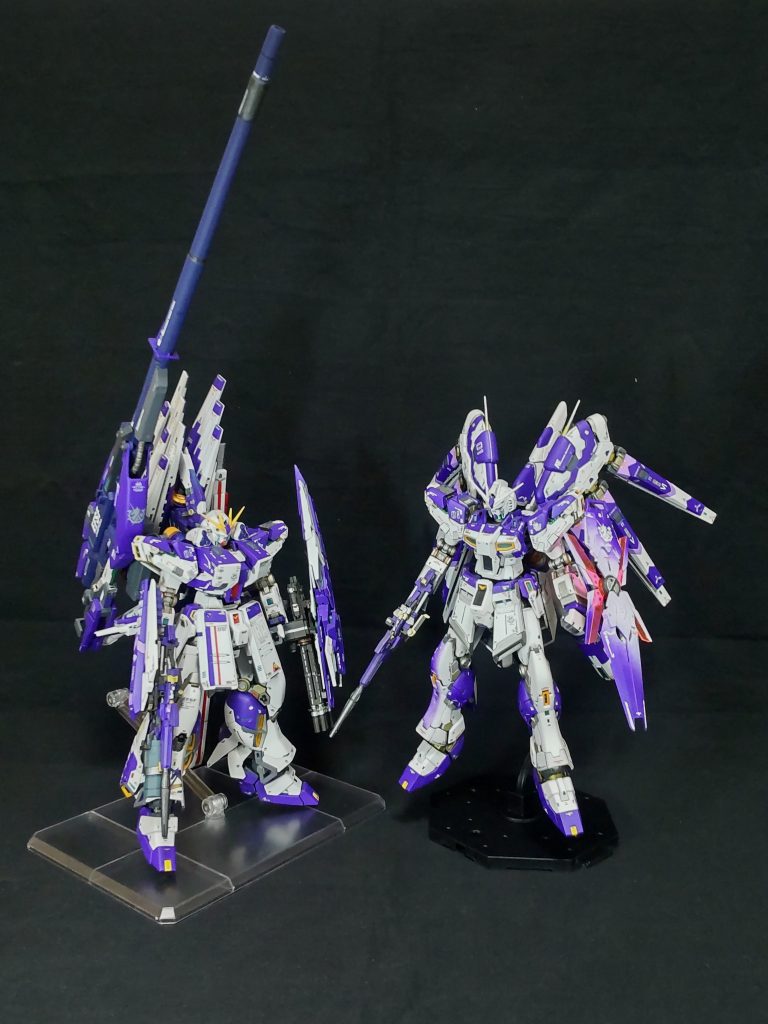 最後は、νガンダムHWS(フルアーマーνガンダム)と一緒に撮影。私の設定の中ではどちらも試作型のプロトHi-νガンダムです😆。試作型は大体3機はある‼️。最後まで見て頂きありがとうございました。