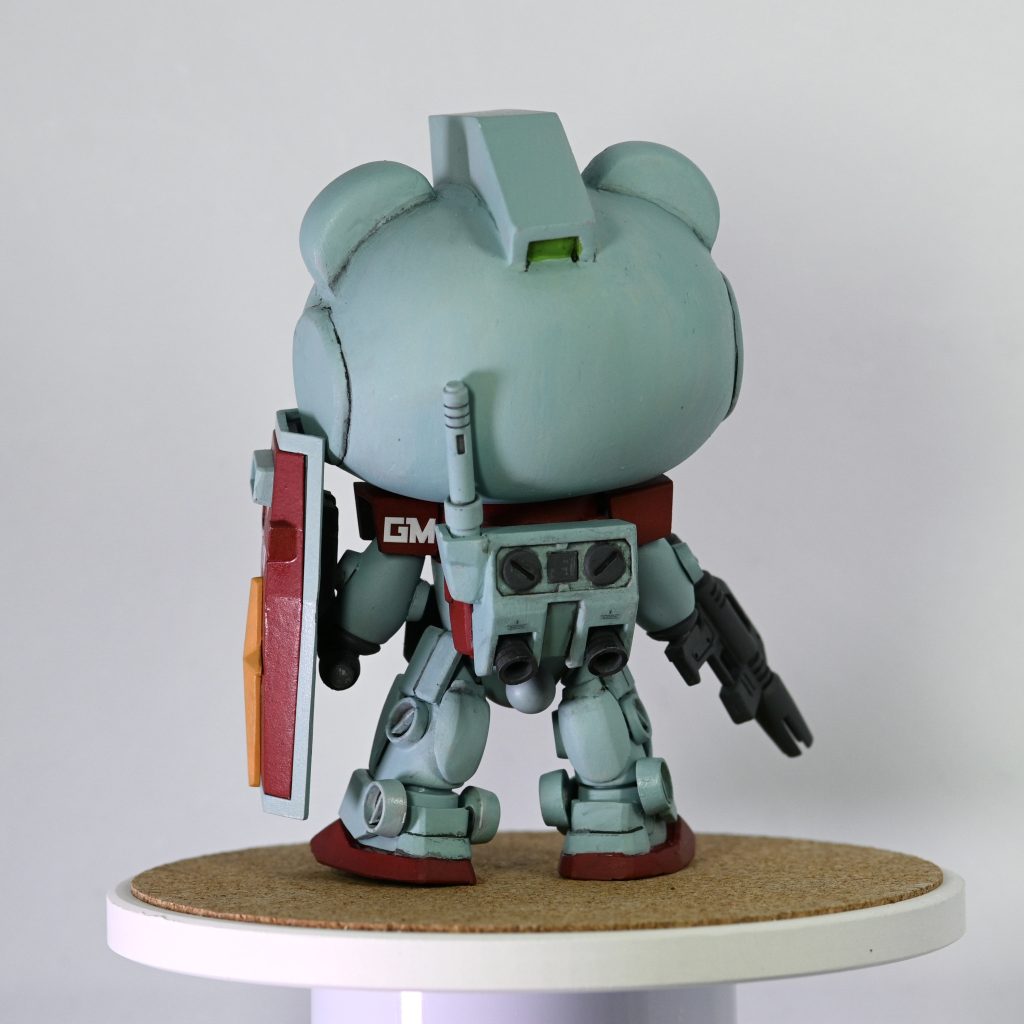 頭が大きくてビームサーベルと当たってますが頭部を保持する機能も💦