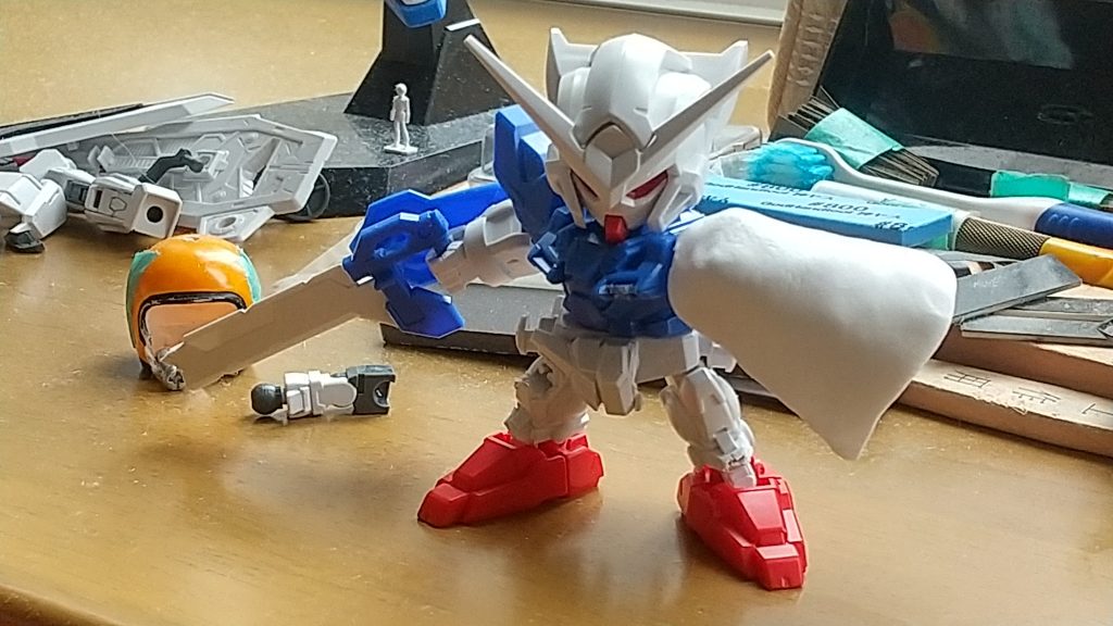 完成をイメージしながらパーツをカット