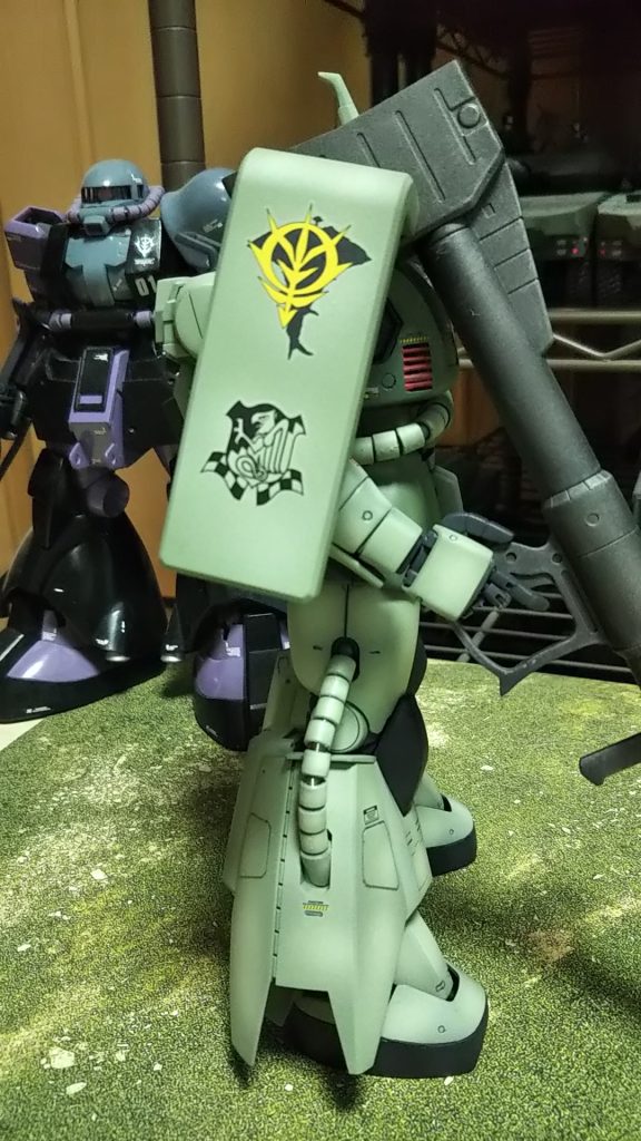 右側面シールドは本国防衛隊マーク💦