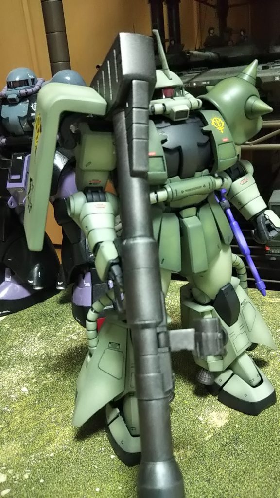 右斜め前なぜかビームではなくジャイアントバズーカ