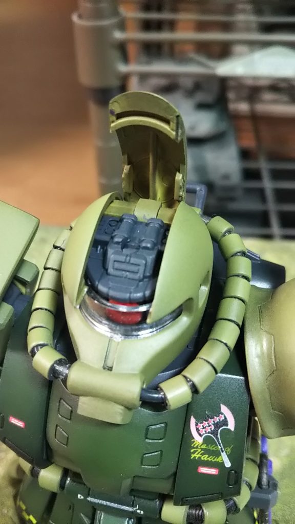 モノアイは頭のハッチをあけてマイナスドライバー🪛等でグリグリ回すようにまた、インナー後はハメに改造💦