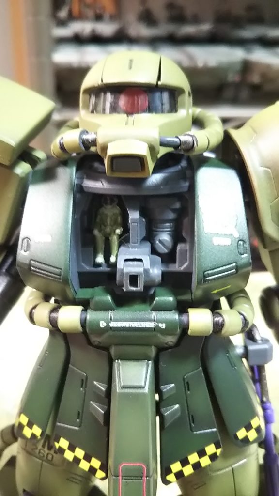 このキットにはパイロット(ブレニフオグス中佐)がついています💦さらっと調べたら中佐はジオンの撃墜王でした💦