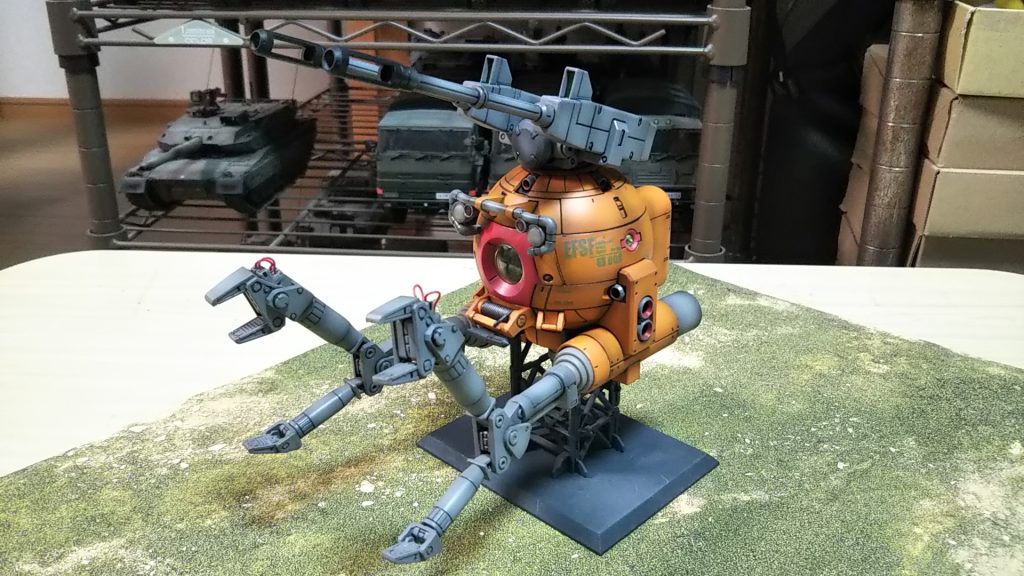 左斜め前、デカール類は透けるように薄く塗直ししています💦