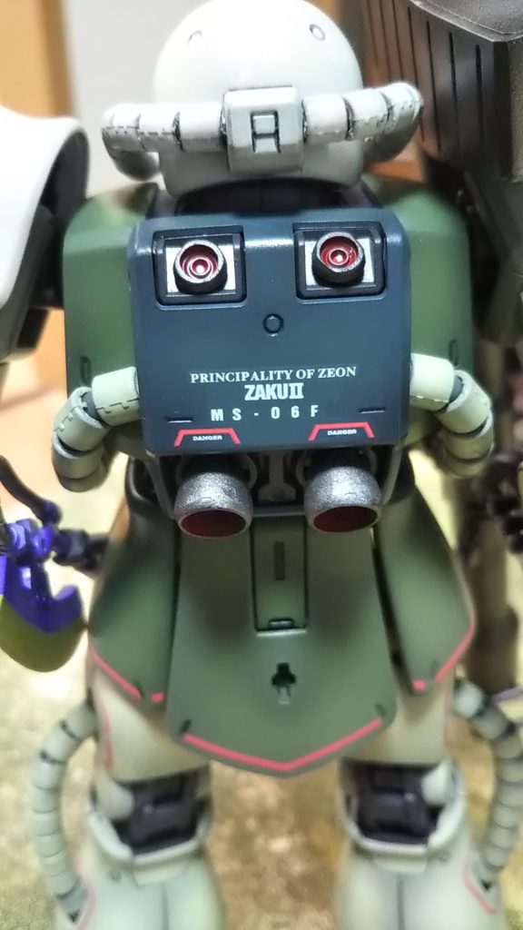 背中💦のランドセル💦デカールはガルマザクのやつから「S」ね字を切ったヤツ（イラストの後ろ姿は不明なので私の感想です💦）