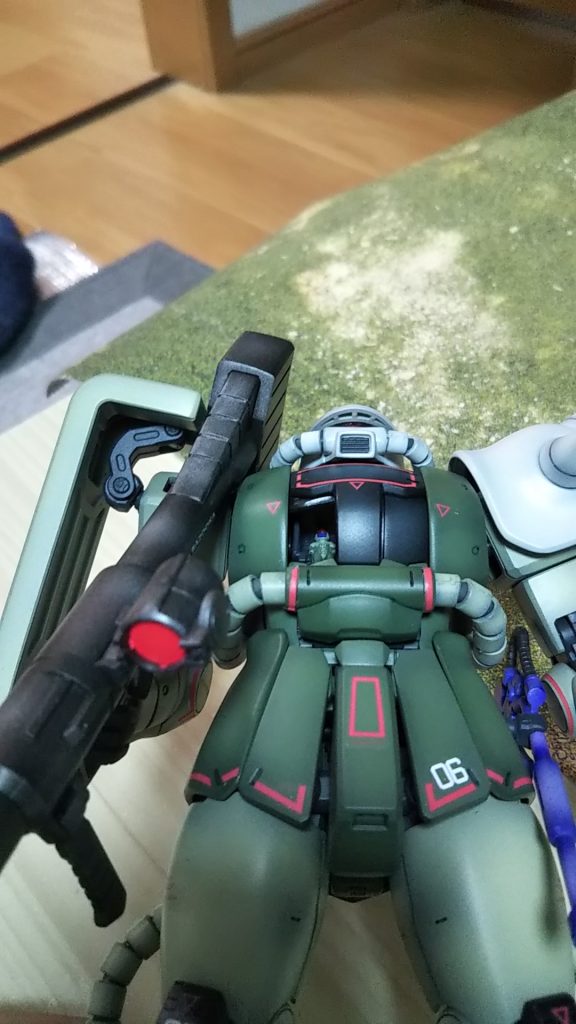 このキットにはパイロット（えらくなる前のシン・マツナガ多分曹長？）がついています。ノーマルスーツですが💦