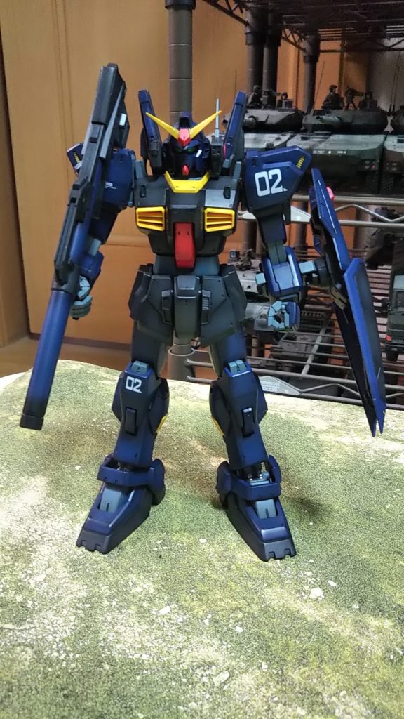 正面💦基本テカテカ✨表面加工されているので色が乗らないことが予想されたので表面にペーパーかけております💦