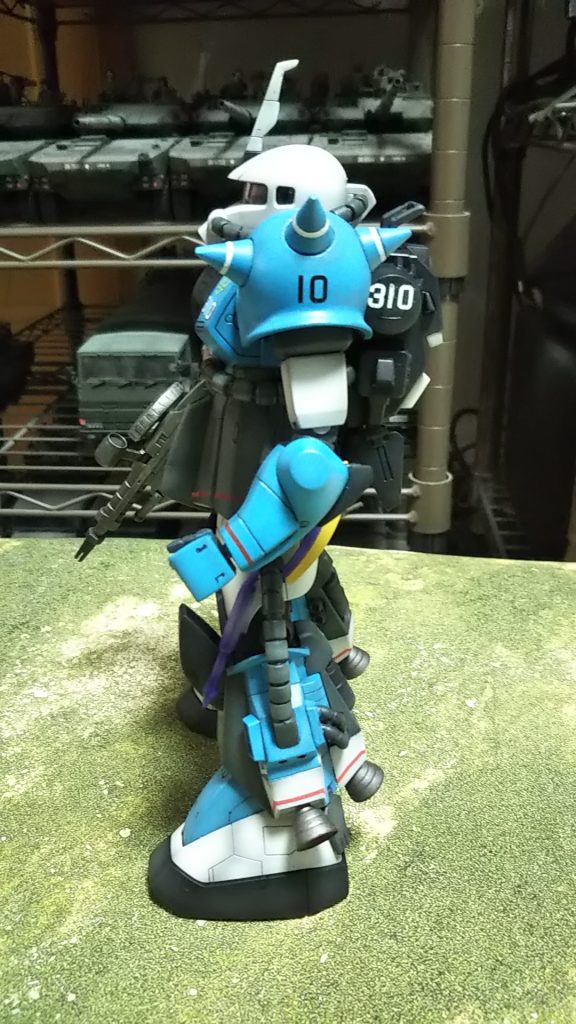 左側面💦グラナダ製?の独特の肘