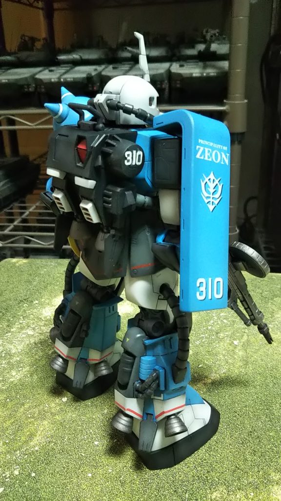 右斜めうしろ💦キットの塗装図はオリジナルのMSV-Rと脚部の塗り分けが異なります💦(ひとまずプレバンの2.0仕様に合わせました💦)