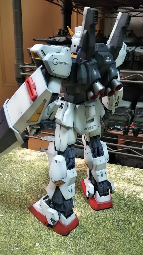 左斜めうしろ💦シールドの黄色は付属のシール使ったマスキングです💦