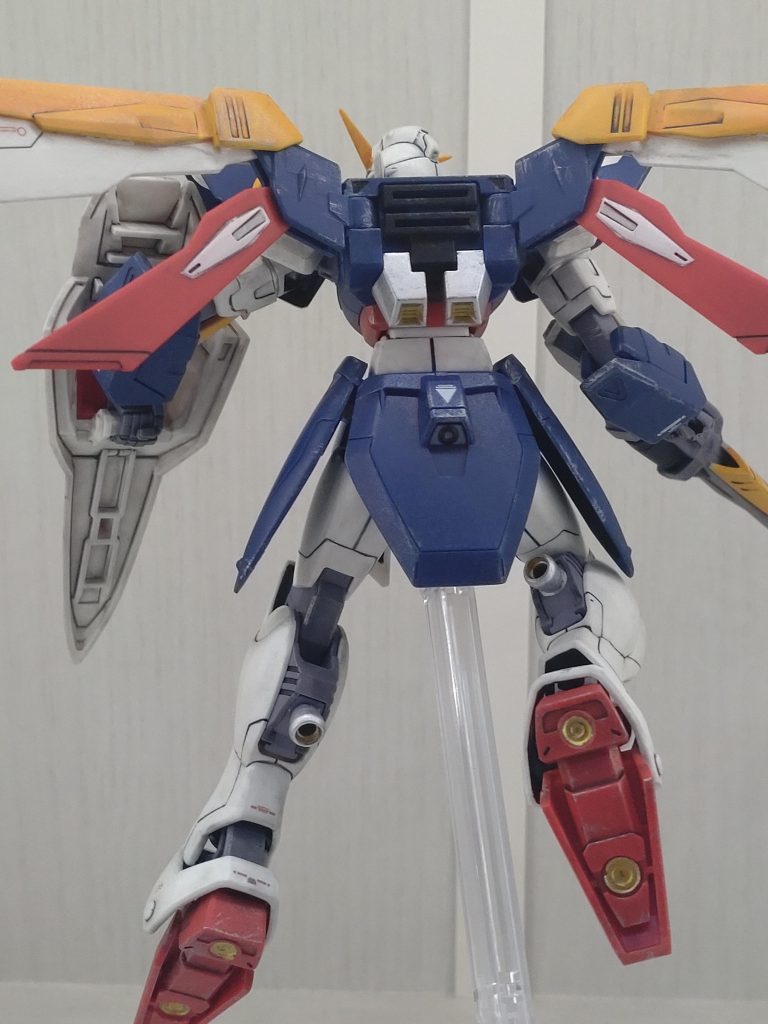 バック~バーニアや翼のホワイト部分塗装