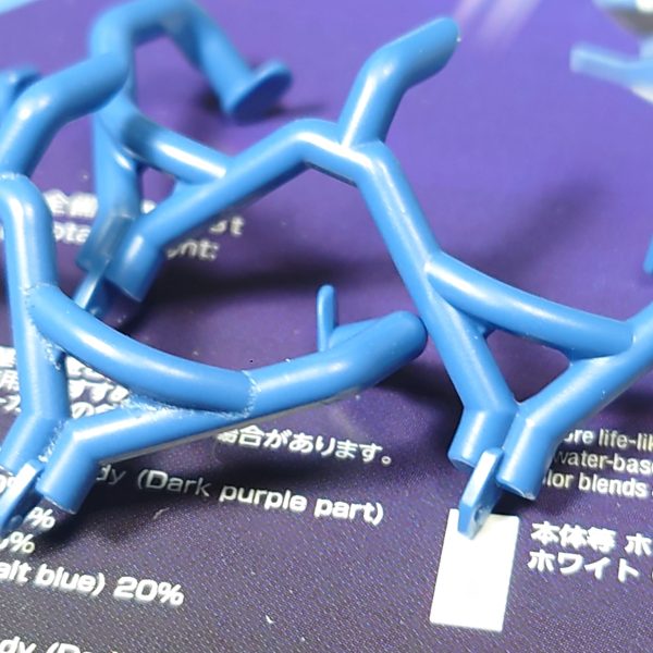 ＧＱ系の工業機械っぽい構造が好きですが、さらに突き詰めていくとフレームパイプに溶接痕がないとさみしいなと。まぁ溶接も綺麗に仕上げれば痕なんて消せるのですが、戦車って溶接痕バリバリでカッコイイですからね〜んで、自己満足のために溶接痕頑張ってます( ^ω^ )（2枚目）