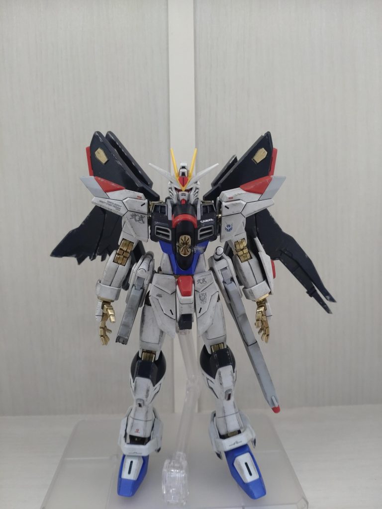 ダメージ加工の為にまだ見てなかったBDの封印を解きました(*´艸`)コマ送りや一時停止しながら翼の写真撮り製作。だいたいあってんじゃね？(*´艸`)