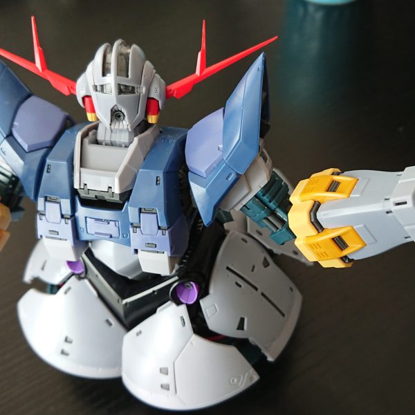 発売日にすんでの所で買い逃し以来、約四年の年月を経てやっと入手できた時は感激した💧早速製作に取りかかったが部品数が驚くほど多いのにとても組みやすく細部に至るまで緻密に表現されていて感激したよ素組みしたがそのままでは勿体ないので色々と手を入れた記録を残してみる🔧（2枚目）