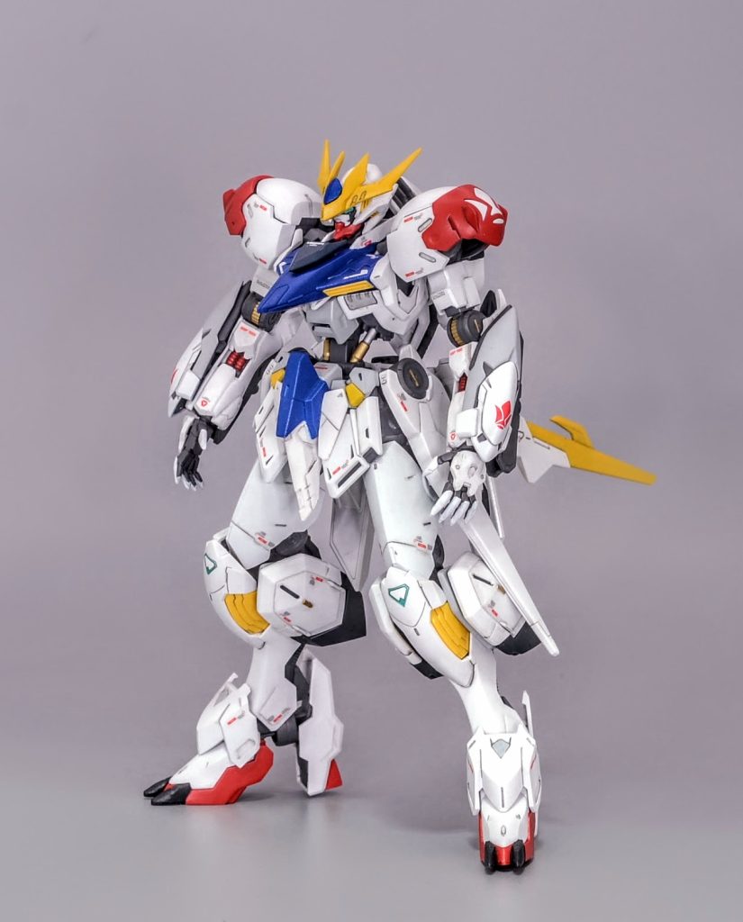 装備を外した素体です【設定】本編最終話で破壊されたルプスレクスからツインリアクターと制御システム類を取り外し、ギャラルホルンの技術部が開発した完全新型のガンダムフレームに移植した機体本編後、ギャラルホルンに回収されたバルバトスを反ラスタル派が密かに修復と改修を施し、鉄華団残党に譲渡した設定です