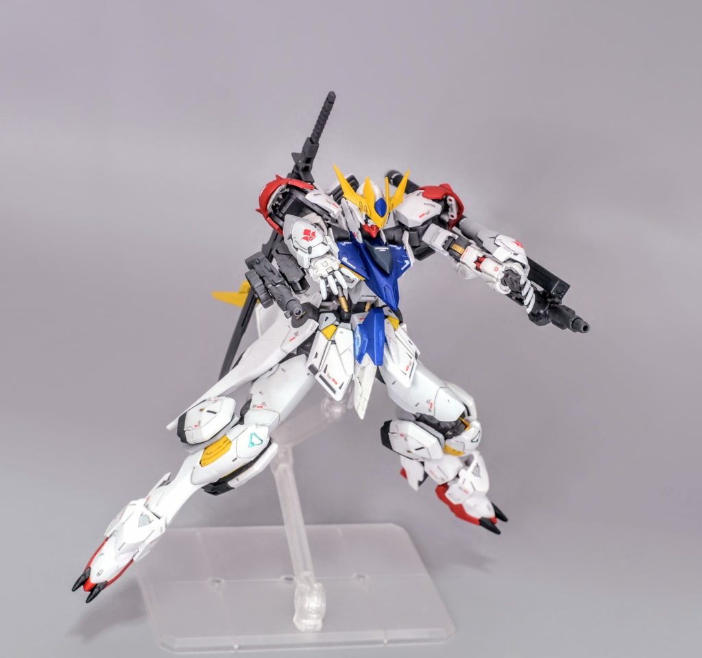 両肘の120ミリ機関砲です 