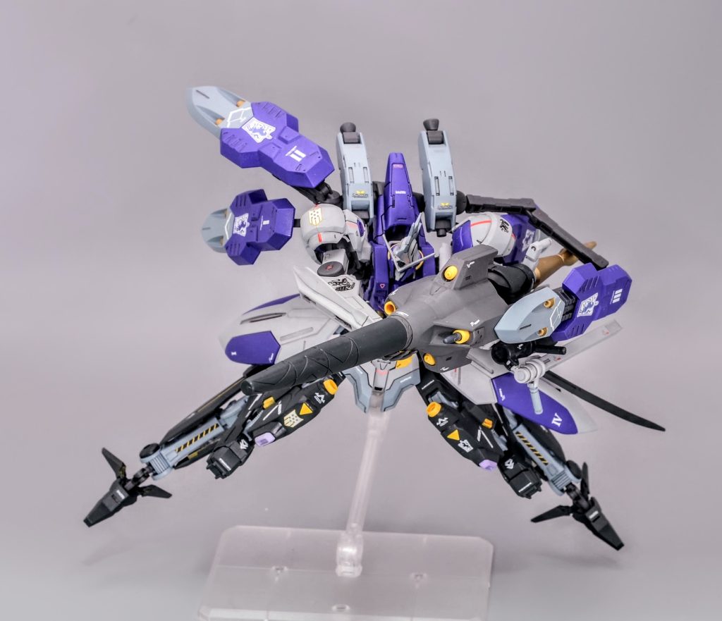 キマリスヴィダールと同様、シールドとランスを接続することでダインスレイヴ発射形態をとることが可能です