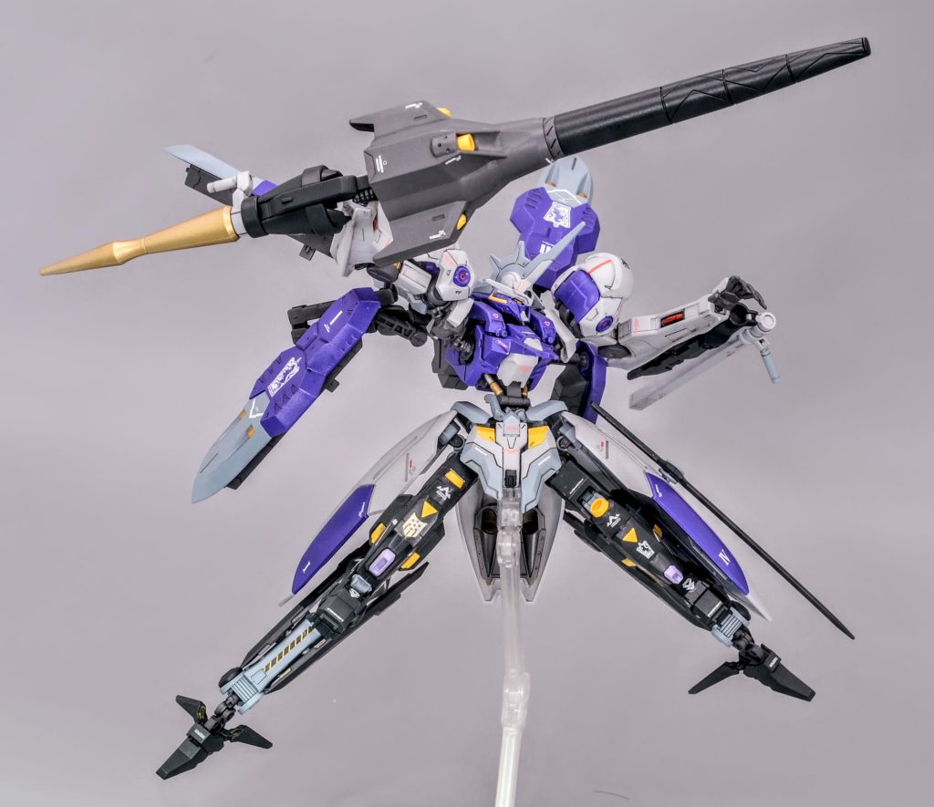 主兵装はドリルランス改です後端にも超硬質素材製のランスを接続した改良モデルです