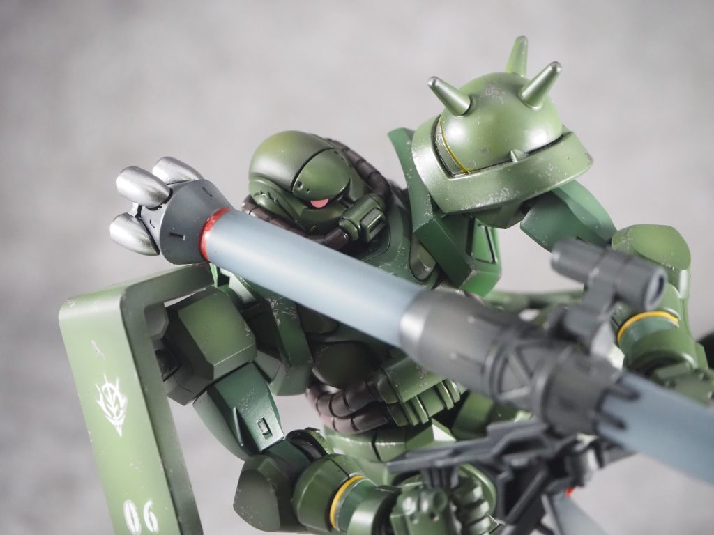 モノアイは左右に動かすことが可能、表情付けがきまります。