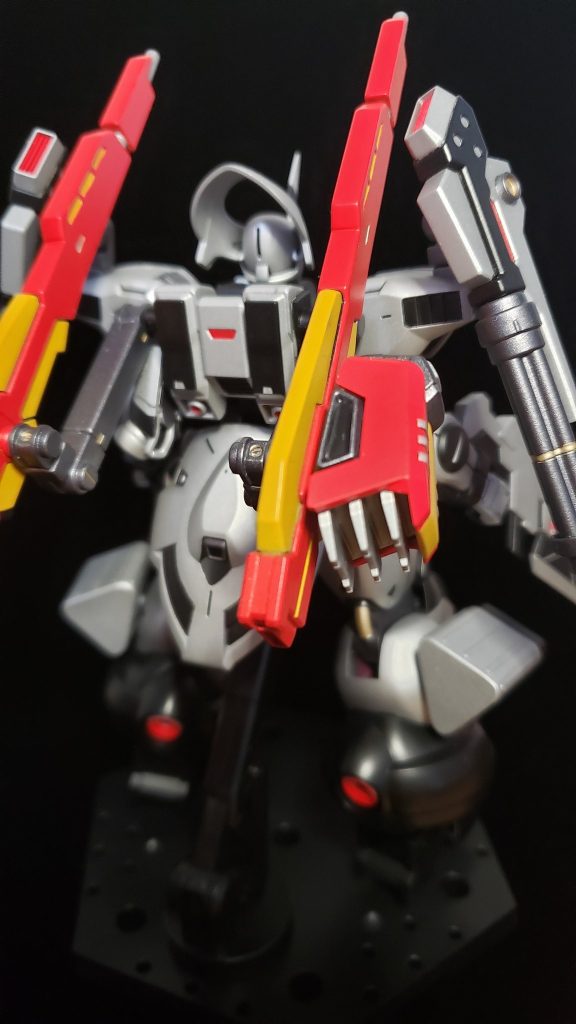 後ろから。デスルターのバックパックにアーム経由でビームキャノン、可動式補助バーニアを追加。