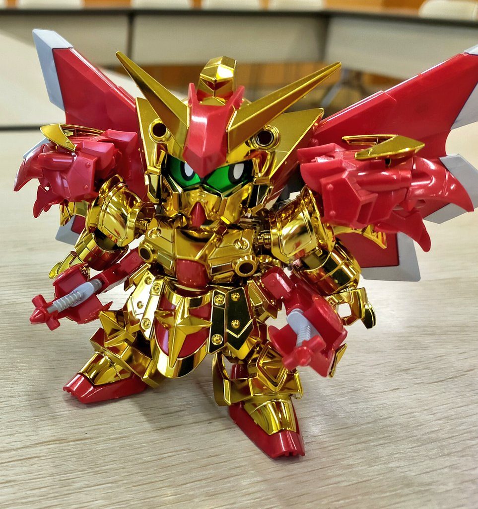 キットの素組状態の本当のスペリオルドラゴン金ぴかでやっぱりかっこいいです。
