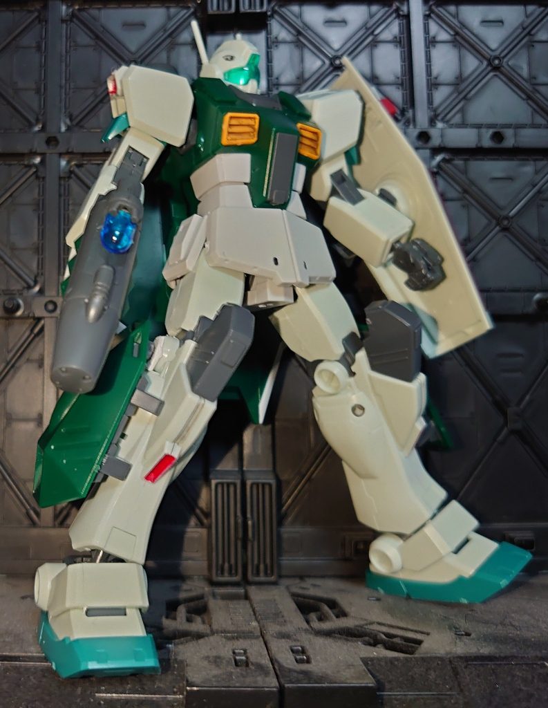 同じ緑と白系なので部分塗装と墨入れ多少したくらいです水中偵察用ジムⅢってとこですかね