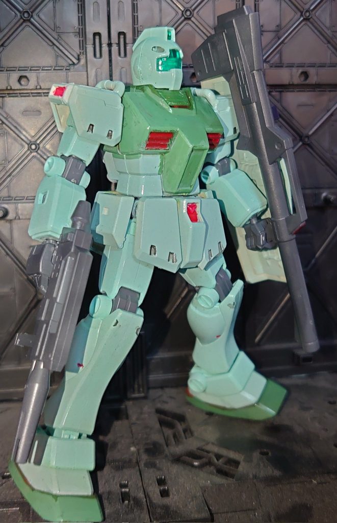 ビームライフルはジムⅢから（ジムⅢスループで使わなかったので）バズはジム改　旧キットのくらべてマークⅡ型バズは細くなった気がします