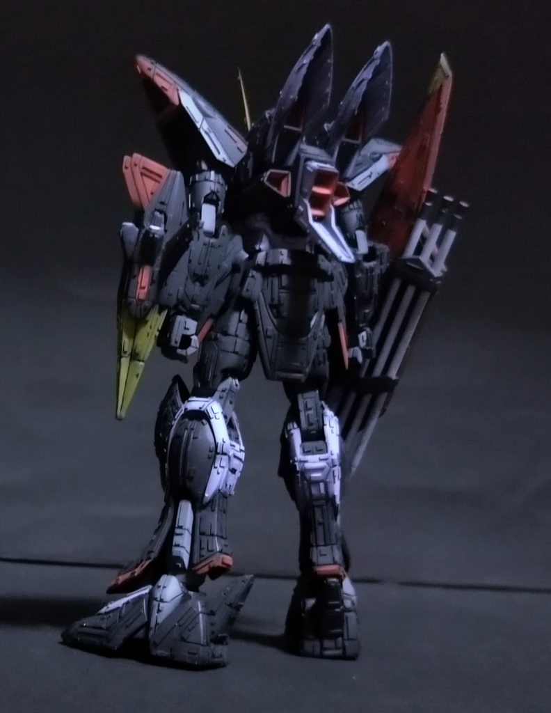 ブリッツガンダムを作ってみて思ったんですが、この後ろ姿が凄くカッコ良く思えて😊