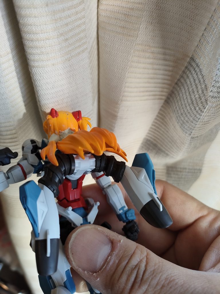 エポキシパテを使い角度調整。強度保持に中に真鍮線を入れてます。までは良かったのですが、繋ぎ目の整面処理が難しく、作業は中断。