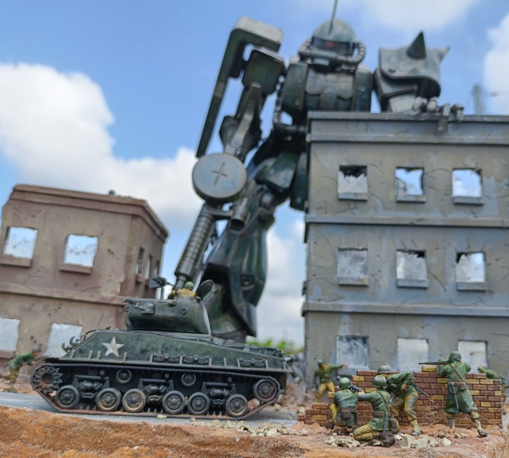 戦車はシャーマンイージーエイトを選択しました。長砲身でなんとかザクに対抗できるか?