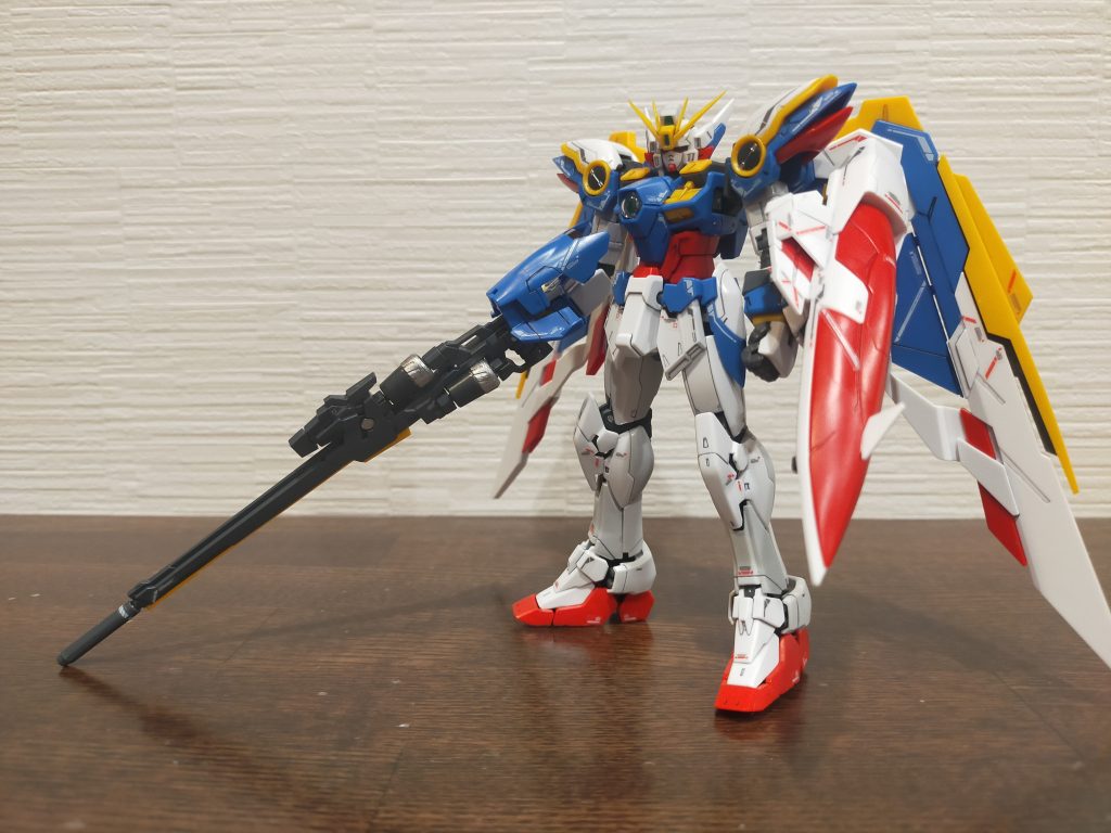 いつも通りスミ入れと部分塗装で仕上げてます！部分塗装はRGなのでパーツによる色分けは完璧なので、今回は所々にシルバーを入れただけ