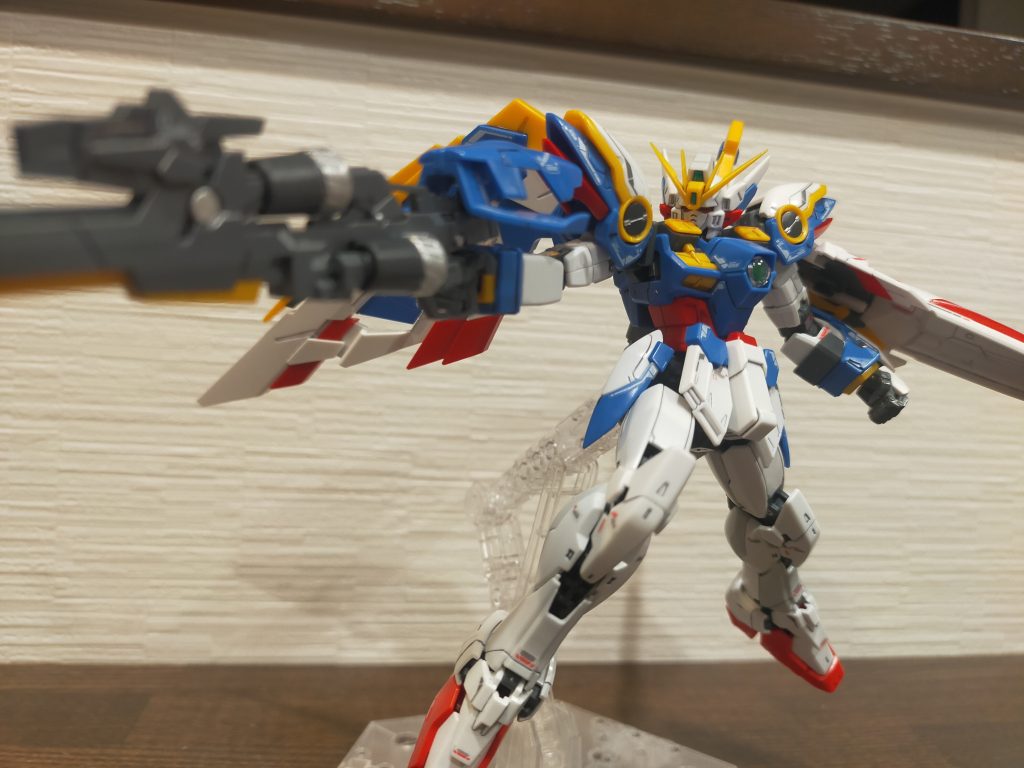 ハンドパーツの武装固定用のピンが折れたのは焦りました…折れたとこを穴を開けて、ランナーから成形したパーツを差し込んで接着剤で固定…なんとか固定は出来たけど若干不格好…でも武器持たせちゃえば見えないからヨシ！