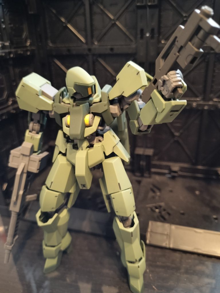 オプションセットにより両手に武器を持たせることができています。雰囲気出ますねぇ