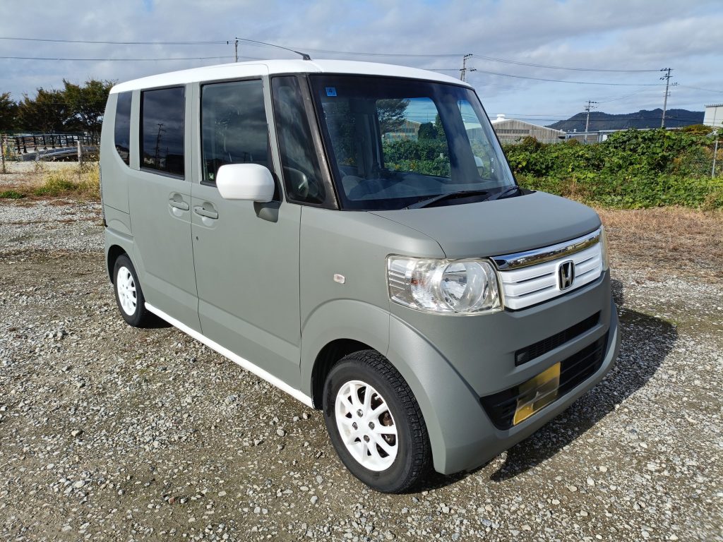 作品名：プラモデラーの成れの果て<p>ガンプラやプラモデルの塗装や改造にはまり、とうとう1/1車の塗装に手を出してしまった者の末路。外壁などの塗装用のスプレーガンと車専用塗料（タカラ塗料）を使用し、自家用車を塗装しました。プラモデラーにかかれば自家用車も趣味 […]</p>
