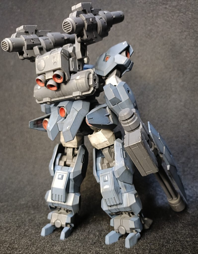 背部。かなり重厚感ありますねｗ