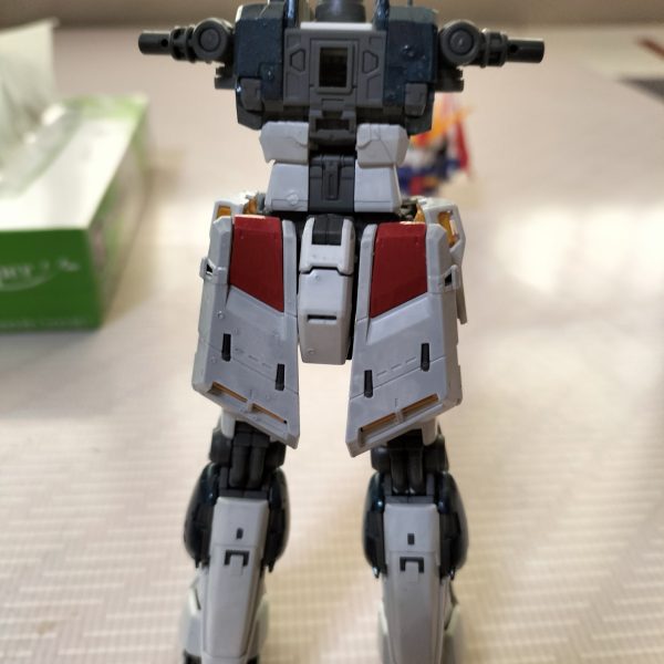 RGⅴガンダムを、内部フレー厶以外、筆塗りで、塗装して、亀よりもスローペースで、作っています。頭と右脚だけ、つくったまま、放置してて、今年の十月に再開しました💦最初は、素組みにデカール貼って、トップコートするだけのつもりだったんですけど、GUNSTAの素晴らしい投稿に刺激を受けて、頑張って、RGの塗装にチャレンジしてみました!もともと、グレーの部分は、もっと紫よりにしたかったんですが、調色して、塗ってみると、割と青緑っぽくなりました😓御覧になって頂いて、誠にありがとうごさいました。（6枚目）