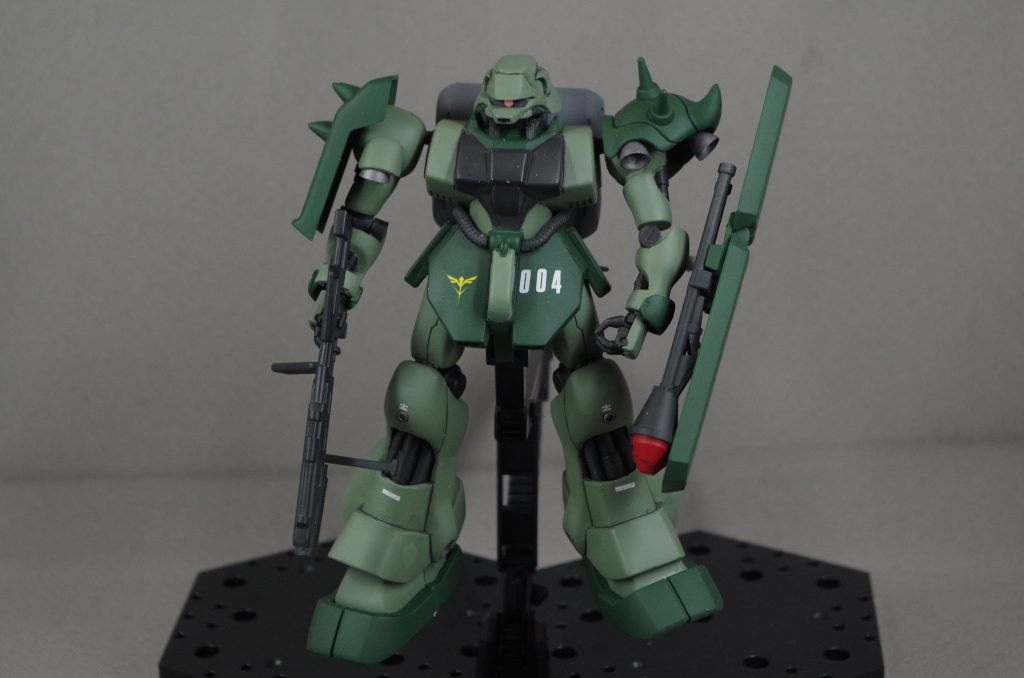 基本的にプロポーションはキットのままです。設定色の黄色っぽい緑がイマイチ好きではなかったので、中島飛行機系明灰緑色と三菱系暗緑色で全塗装しています。ハンドパーツは紛失したので市販品です。各所の露出フレームやシリンダーの類が中途半端なモールドだったのでプラ棒などに置き換えています。